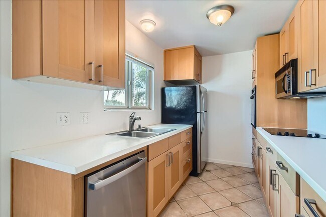 Building Photo - MOVE IN SPECIAL- Live in the Heart of Nort...