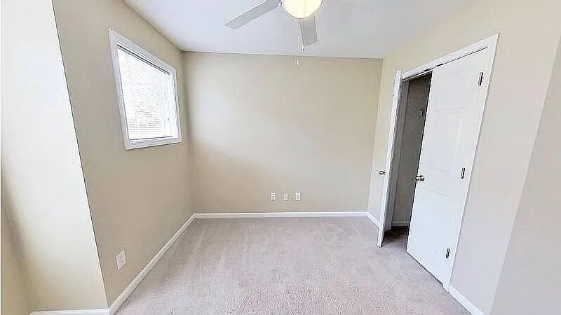 Building Photo - 513 Village Loop Dr