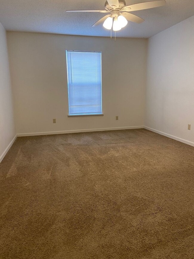 Building Photo - Condominium in FoxPointe