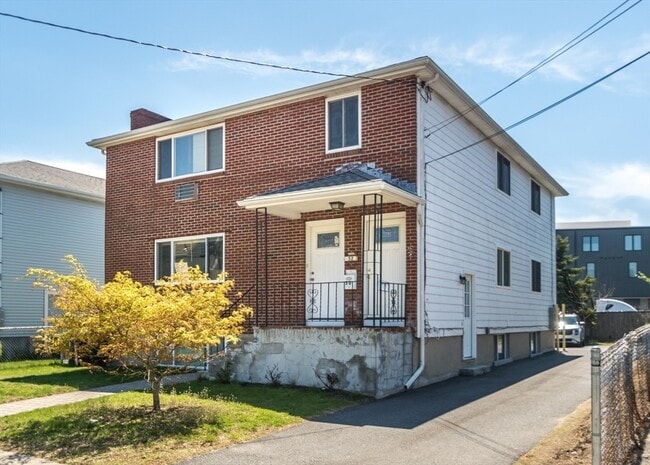 Building Photo - 50 Waltham St