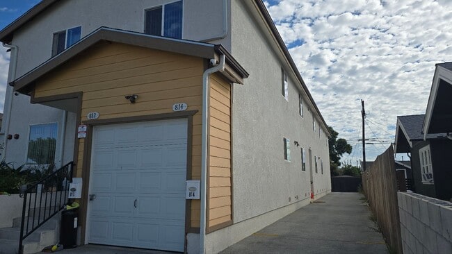Building Photo - 76(812)