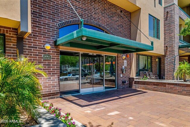 Building Photo - 17 W Vernon Ave