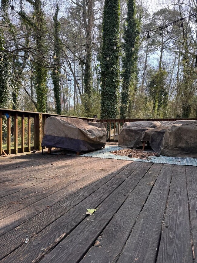 Building Photo - Cozy Two-Bedroom Furnished Bungalow