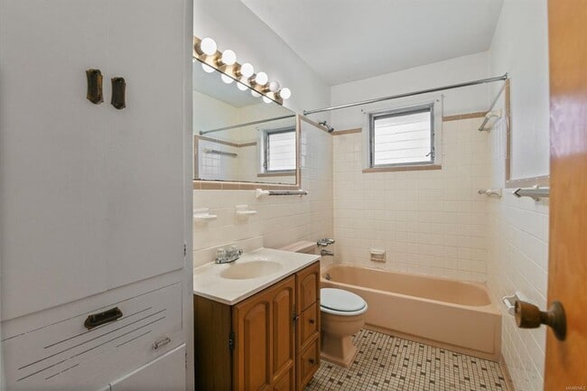 Building Photo - 839 Greg Dr