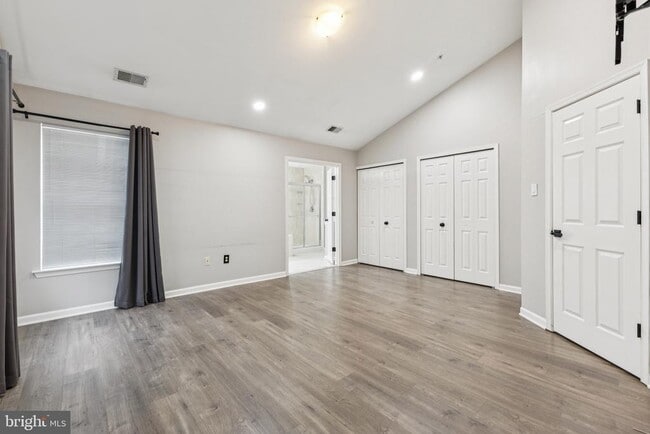 Building Photo - 10111 Tulip Tree Dr