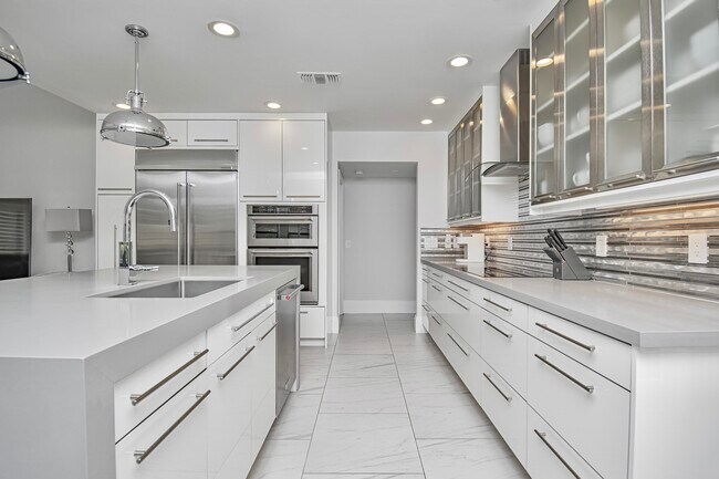 Building Photo - 22504 Esplanada Cir