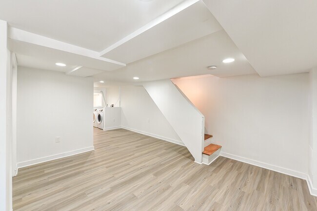 Building Photo - Charming 4br/2ba in Anacostia / Navy Yard