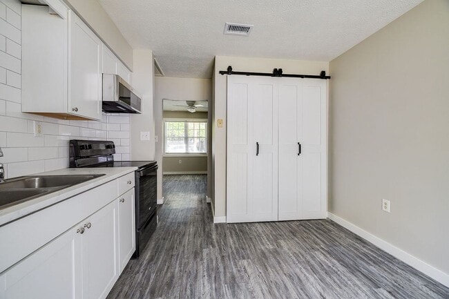 Building Photo - Cozy 2BR Duplex with Fenced Yard in Convenient Rincon Location