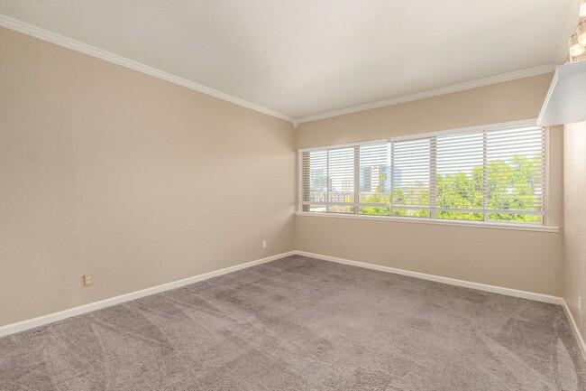 Building Photo - Renovated Urban Penthouse in Downtown Phoe...