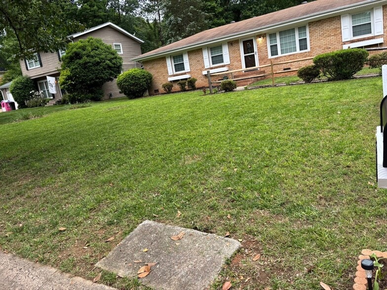 Primary Photo - 1210 Fox Run Dr