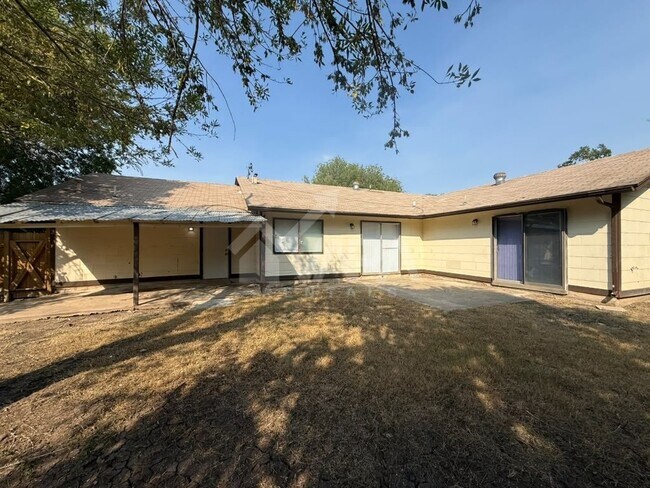 Building Photo - 4322 Las Cruces St