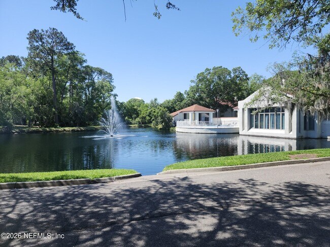 Building Photo - 2706 Wood Hill Dr