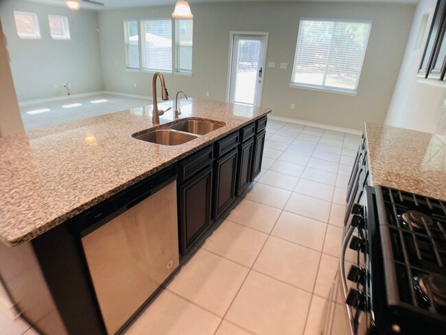 Building Photo - Charming Nestled Home near 281 and 1604