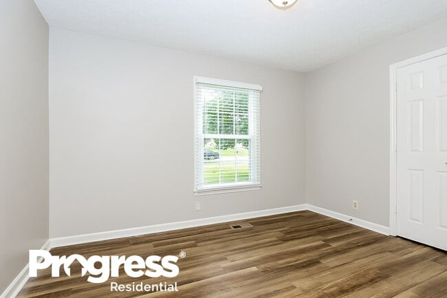 Building Photo - 2210 Racquet Club Dr