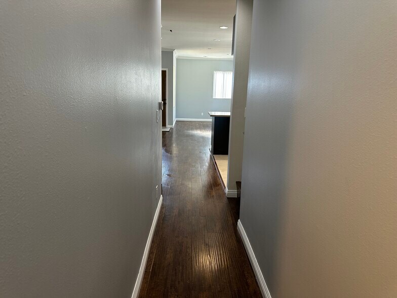 Building Photo - 14343 Tiara St