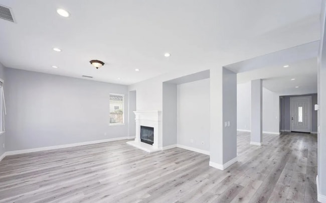 Building Photo - Fabulous 5 bed, 3 bath 2-story home in the Dos Vientos Community