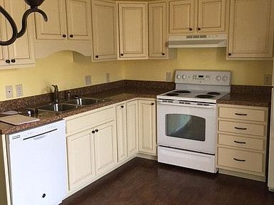 Kitchen - 130 Easterly Dr