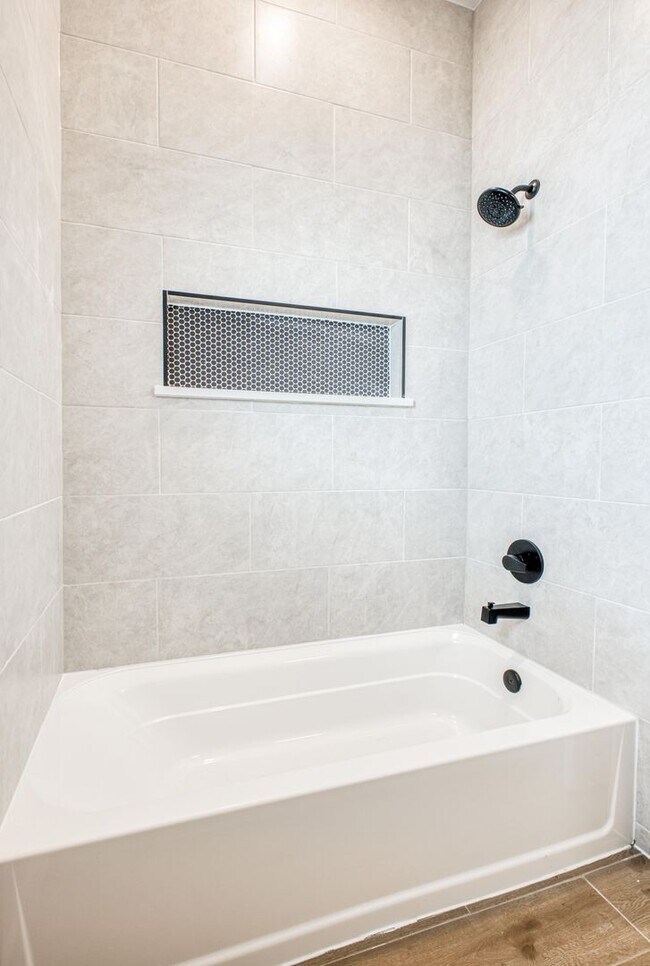 Building Photo - Beautiful East side House 4 bed-2.5 baths, part of The  Club that includes Swimming Pool, Gym, Te...