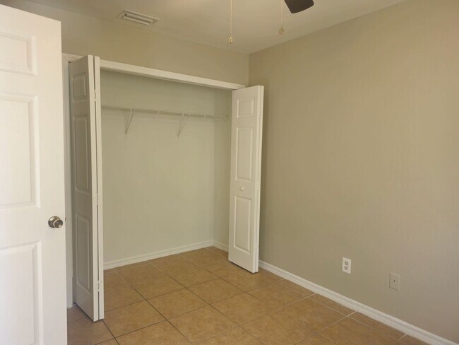 Building Photo - 2 bed 2 bath