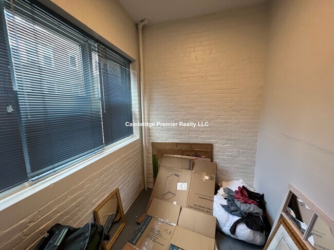 Building Photo - 6 Linnaean St