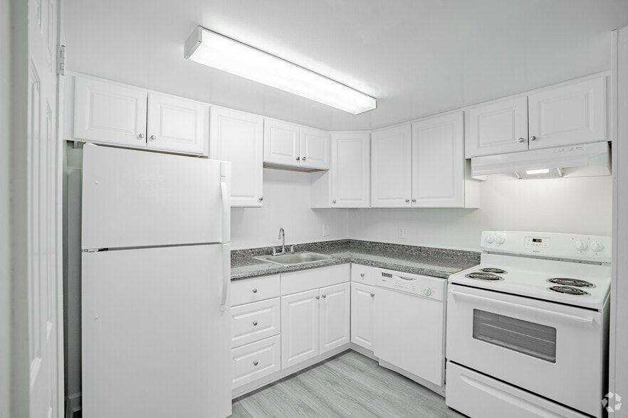 1BR, 1BA - 870SF - Kitchen - Kensington Park