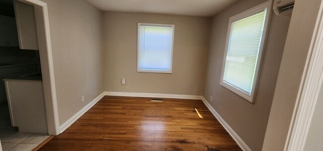 Building Photo - 2 BR / 1 BA Apartment