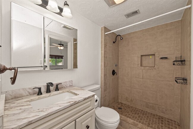 Building Photo - 180 April Point Dr S