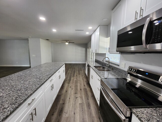 Building Photo - 606 Woodhill Ct