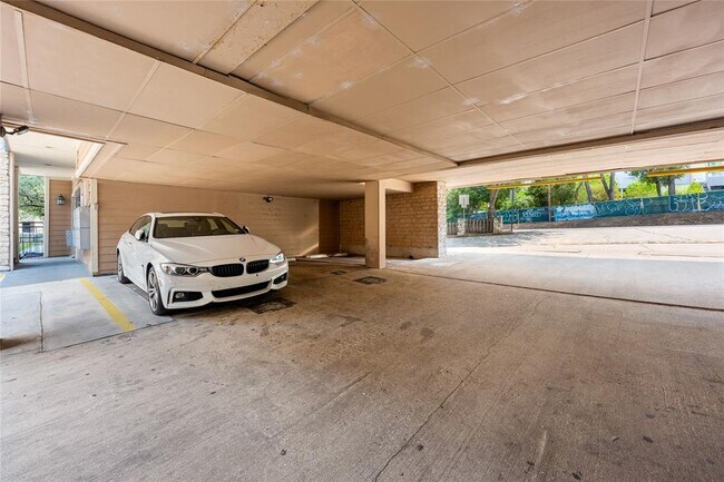 Building Photo - 2414 Longview St