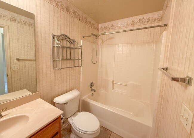 Building Photo - 17553 Gold Dr