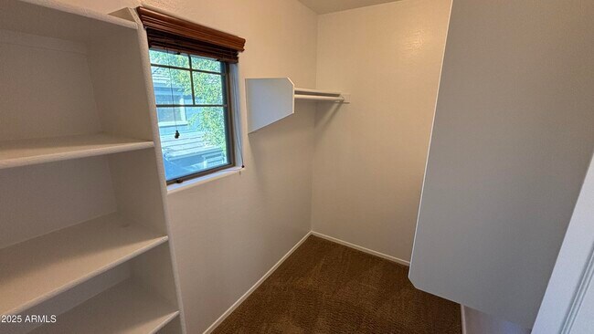 Building Photo - 3805 E Santa Fe Ln