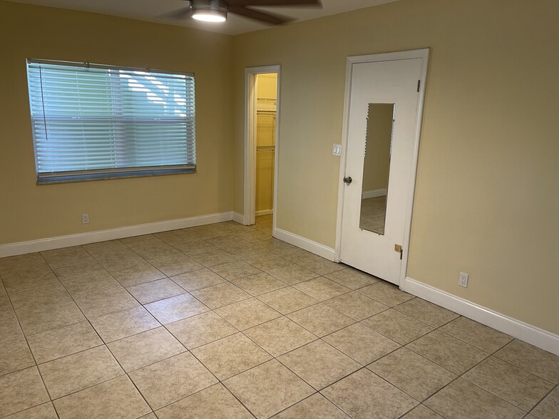 Bedrooom facing east - 300 SW 16th Ct