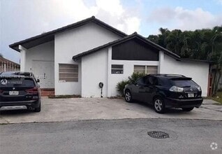 Building Photo - 710 SW 99th Ct Cir S