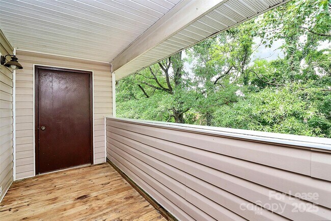 Building Photo - 7530 Pebblestone Dr