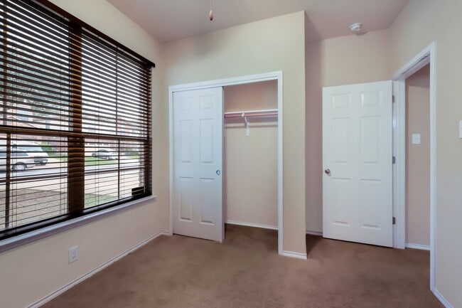 Building Photo - Charming Home in Gated Community with Great Amenities