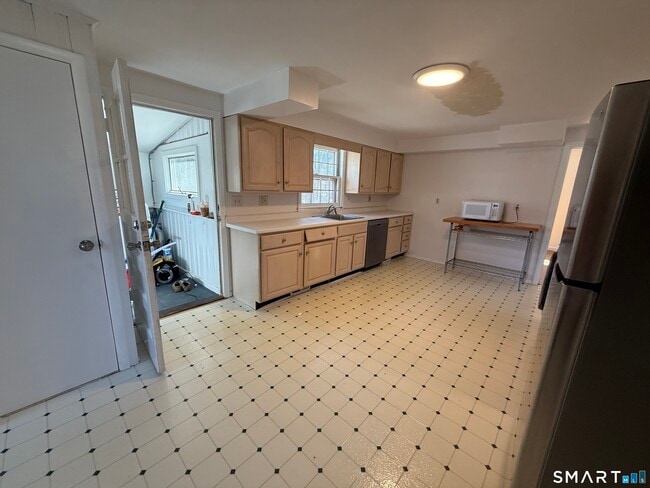 Building Photo - 29 N Hill Rd