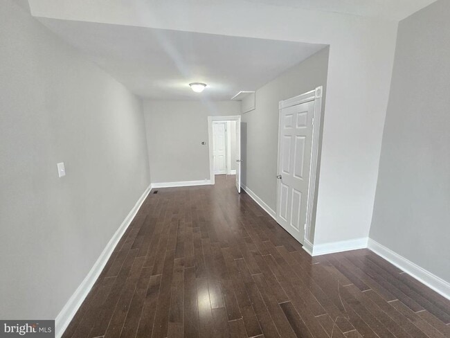 Building Photo - 402 N Curley St