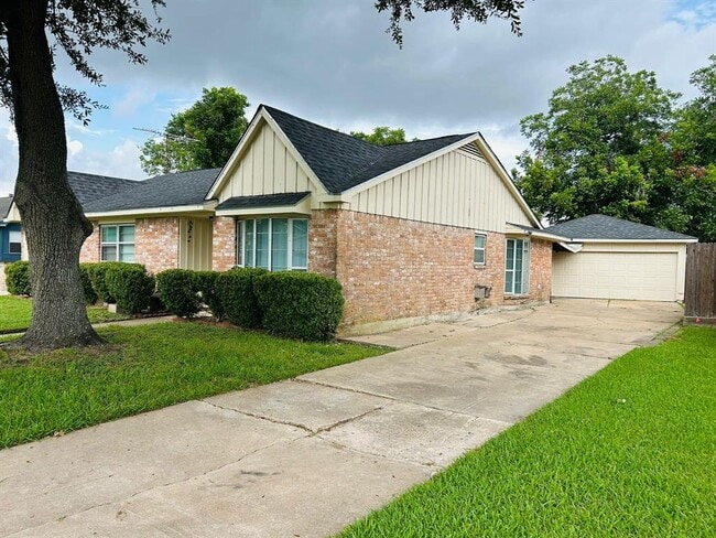 Building Photo - 10506 Huntington Wood Dr