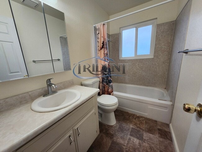 Building Photo - Cute 3 bedroom 2 bath