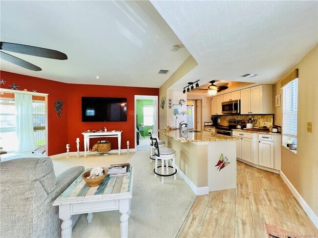 Building Photo - 3236 SE Aster Ln