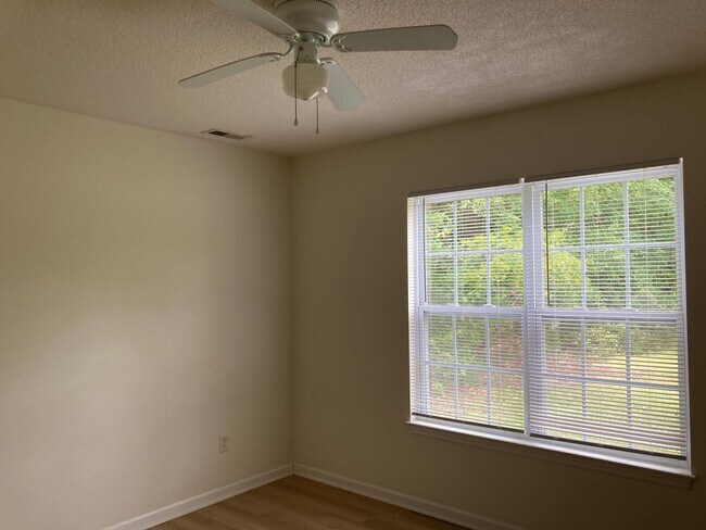 Building Photo - Three Bedroom, Two Bath House on Masonboro Loop