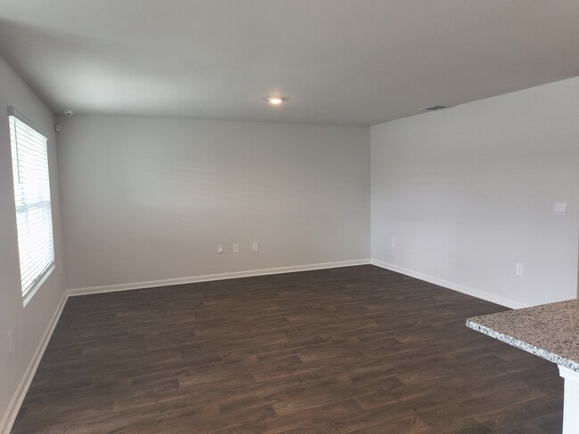 Building Photo - 44 Autumn's Wood Dr