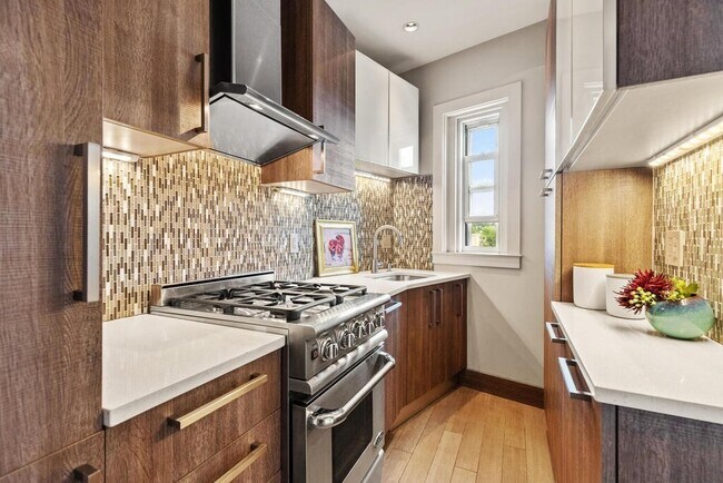 Building Photo - 3 Arlington St