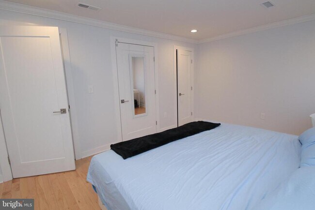 Building Photo - 703 S 17th St