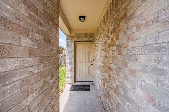 Building Photo - 2437 Aspen Dale Dr