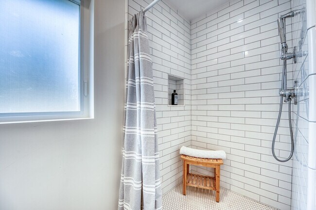 Building Photo - 727 Sonrisa St