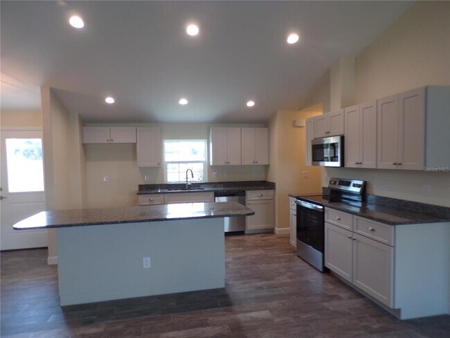 Building Photo - 3112 Pinetree St