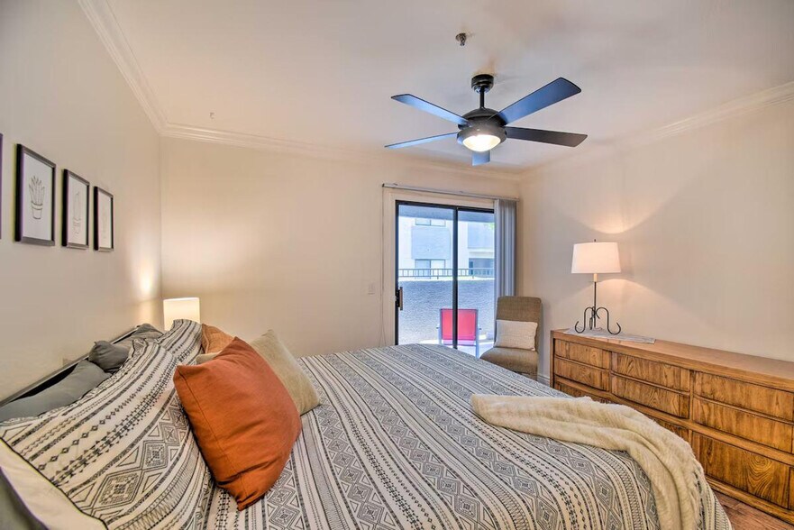 Building Photo - 2025 E Campbell Ave