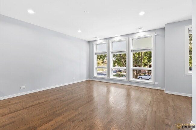 Building Photo - 4402 S Prairie Ave