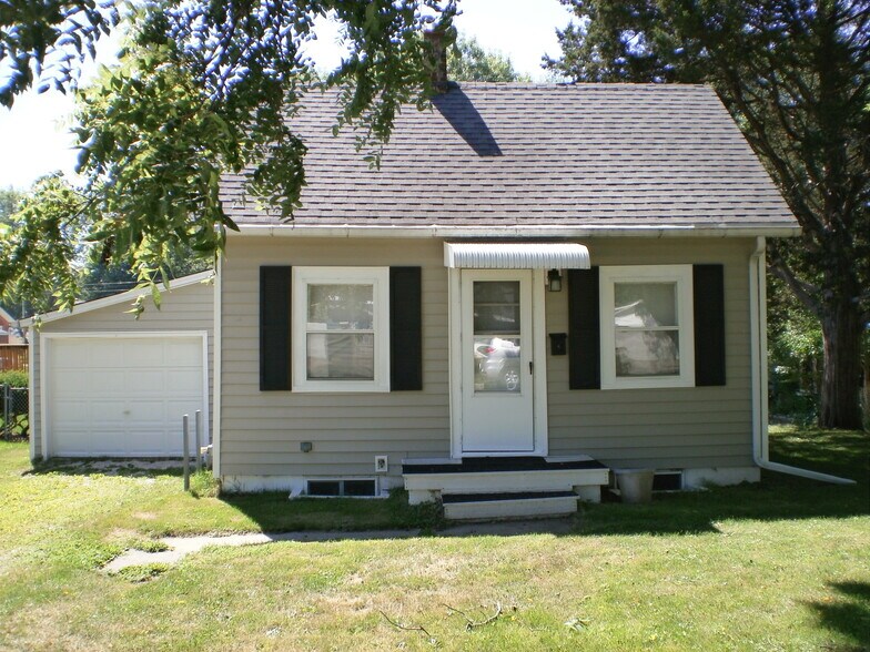 Front - 1080 26th St